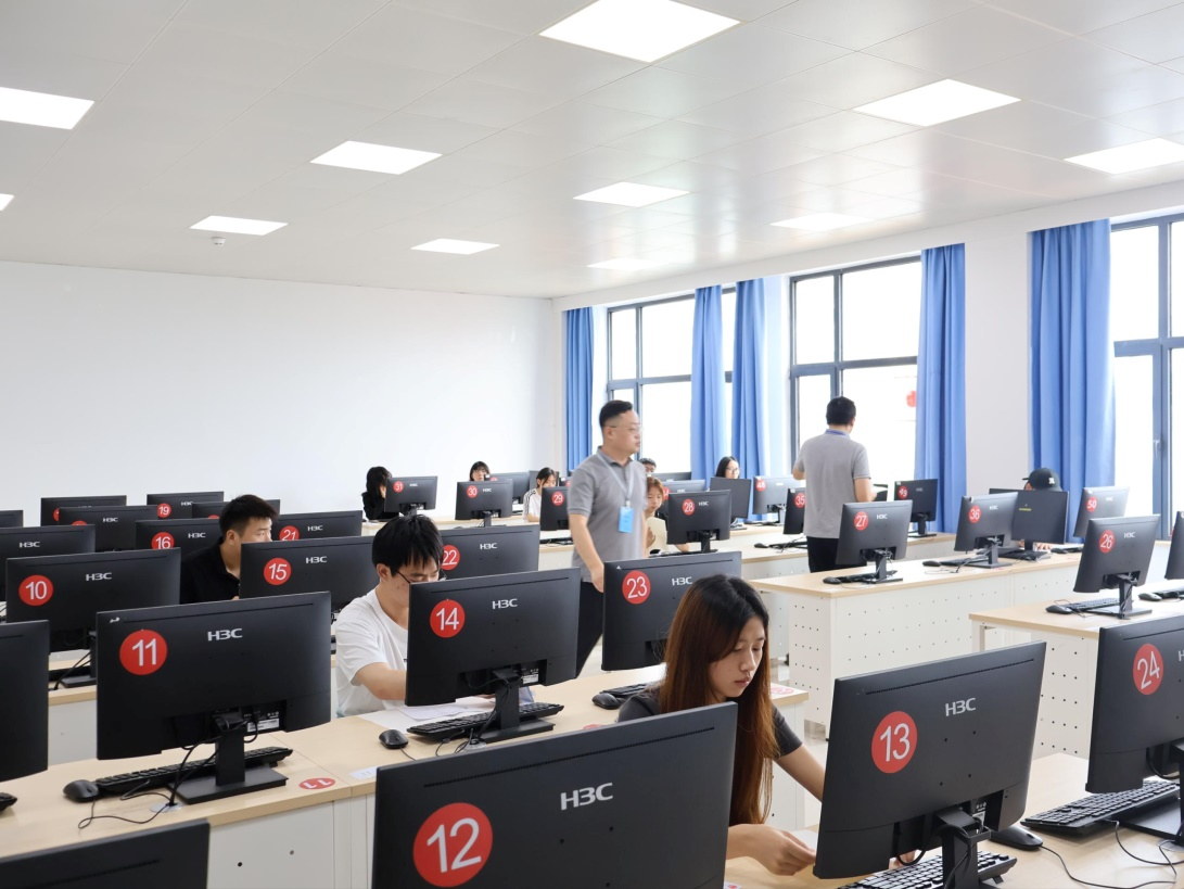 青島市首屆“技能新星”職業(yè)技能大賽物流與貨運代理賽項在我校圓滿落幕，信息技術咨詢賦能賽事創(chuàng)新